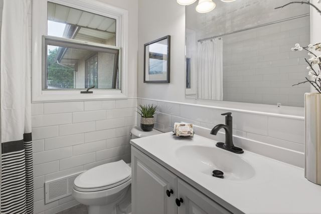 1607 Clarence Street, Saint Paul, MN 55106