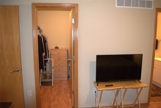 2467 E Porter Avenue, Des Moines, IA 50320