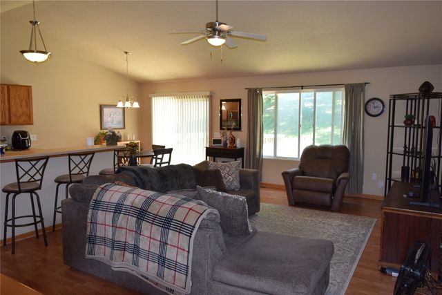 2467 E Porter Avenue, Des Moines, IA 50320