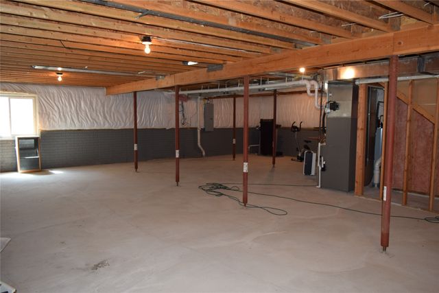 2467 E Porter Avenue, Des Moines, IA 50320