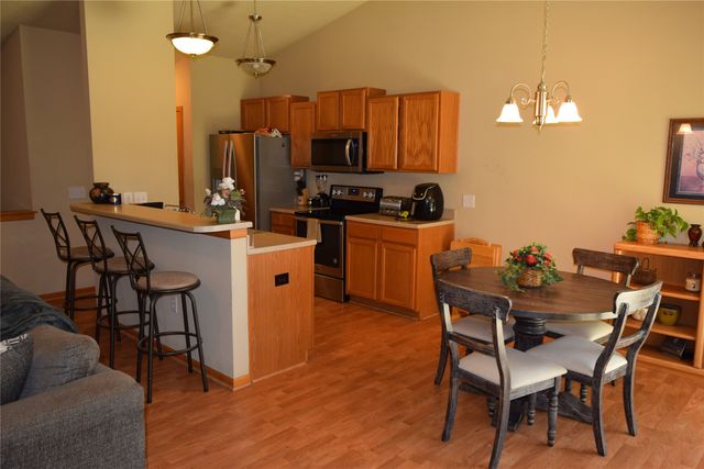 2467 E Porter Avenue, Des Moines, IA 50320