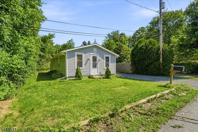 8 Madelyn Ave, West Milford Twp., NJ 07480