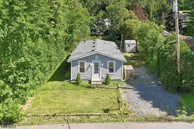 8 Madelyn Ave, West Milford Twp., NJ 07480