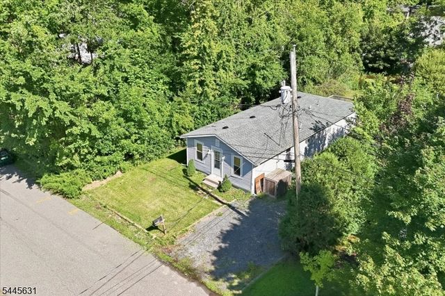 8 Madelyn Ave, West Milford Twp., NJ 07480