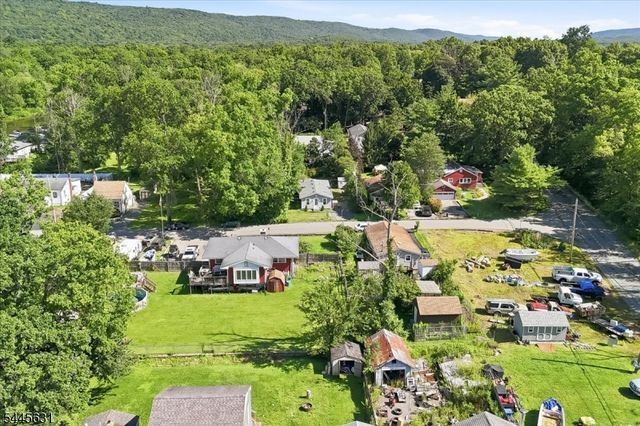 8 Madelyn Ave, West Milford Twp., NJ 07480