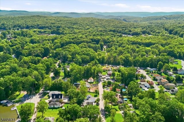 8 Madelyn Ave, West Milford Twp., NJ 07480