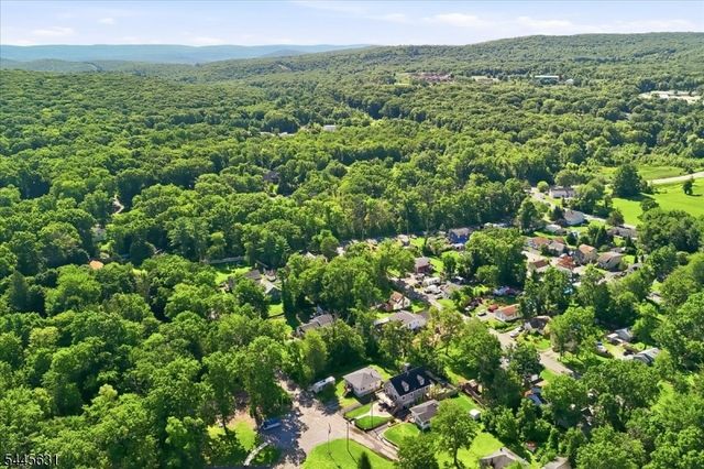 8 Madelyn Ave, West Milford Twp., NJ 07480
