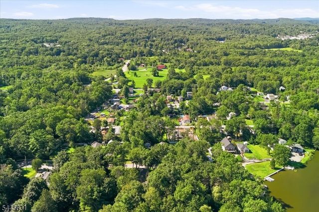 8 Madelyn Ave, West Milford Twp., NJ 07480
