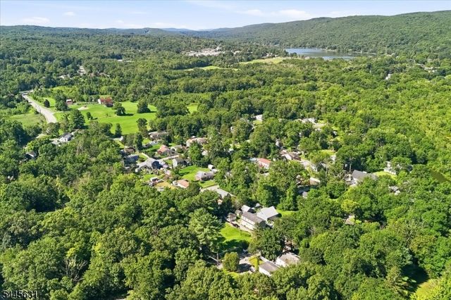 8 Madelyn Ave, West Milford Twp., NJ 07480