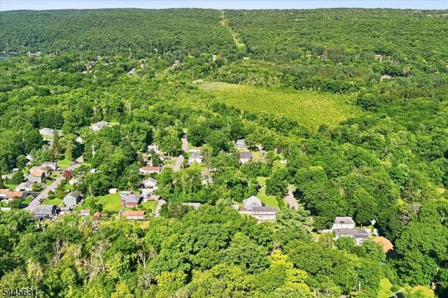 8 Madelyn Ave, West Milford Twp., NJ 07480