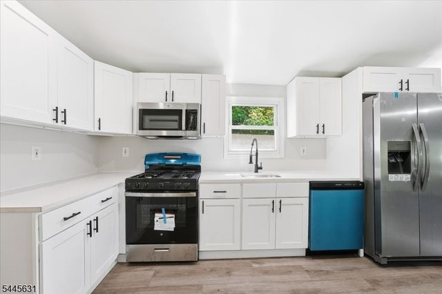 8 Madelyn Ave, West Milford Twp., NJ 07480