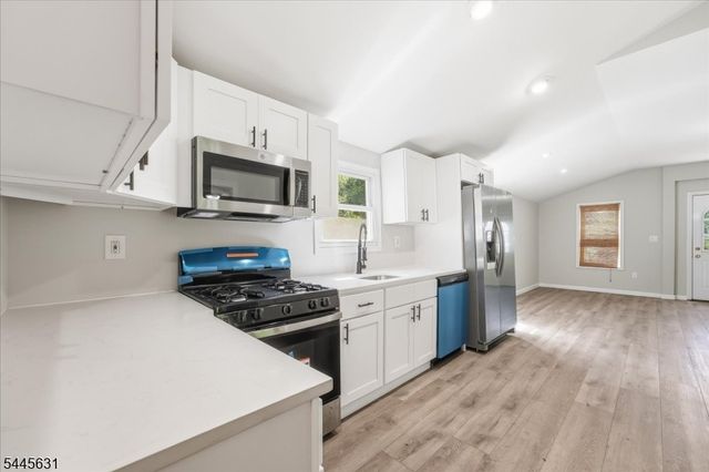 8 Madelyn Ave, West Milford Twp., NJ 07480