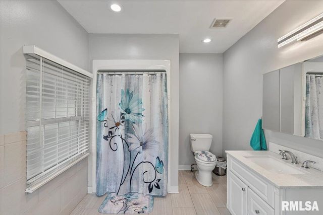 4919 Lorton Avenue, Davenport, IA 52807