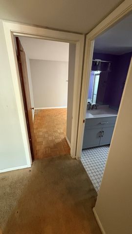 7074 N RIDGE Boulevard 1E, Chicago, IL 60645