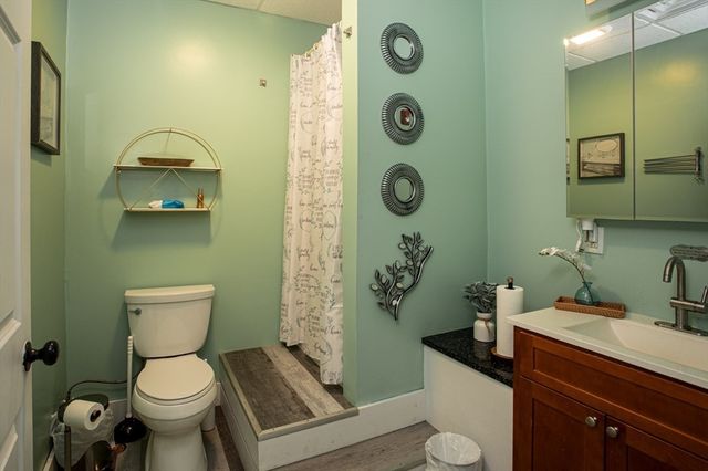 39 Main Rd, Tiverton, RI 02878