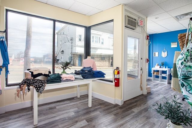 39 Main Rd, Tiverton, RI 02878