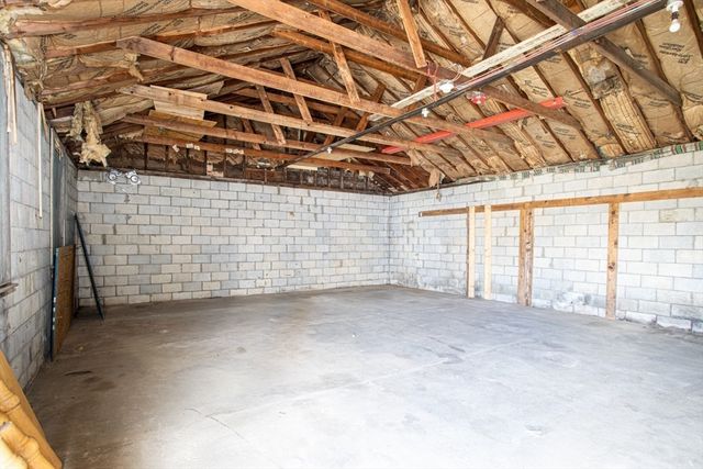 39 Main Rd, Tiverton, RI 02878