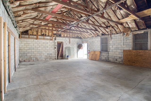 39 Main Rd, Tiverton, RI 02878