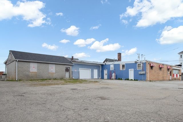 39 Main Rd, Tiverton, RI 02878