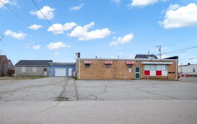 39 Main Rd, Tiverton, RI 02878