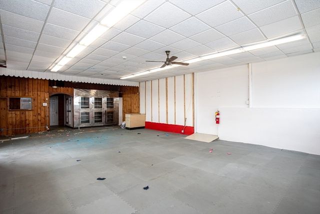 39 Main Rd, Tiverton, RI 02878