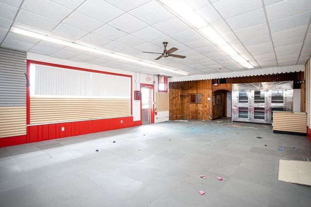 39 Main Rd, Tiverton, RI 02878