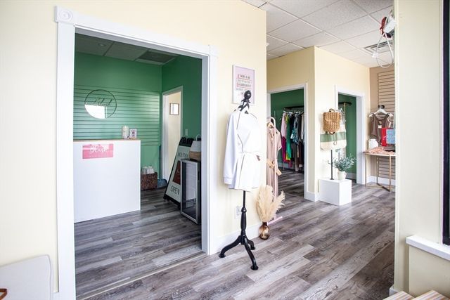 39 Main Rd, Tiverton, RI 02878