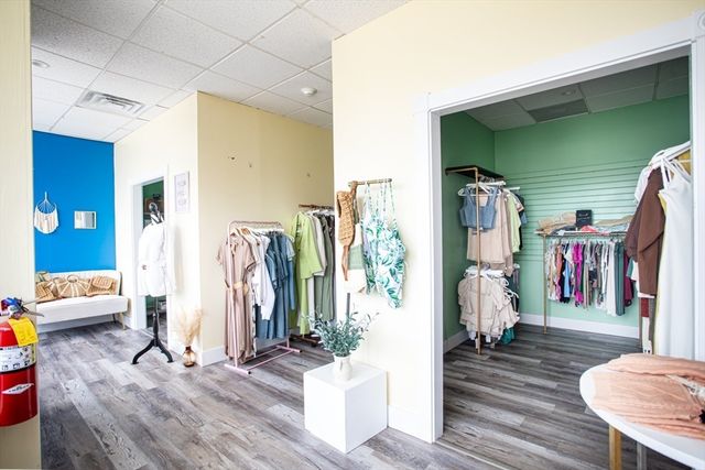 39 Main Rd, Tiverton, RI 02878