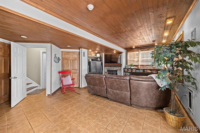 107 Crystal Gate Lane, Glen Carbon, IL 62034