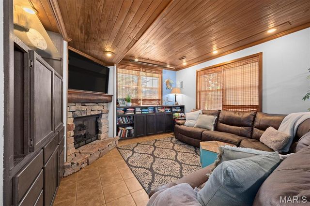 107 Crystal Gate Lane, Glen Carbon, IL 62034