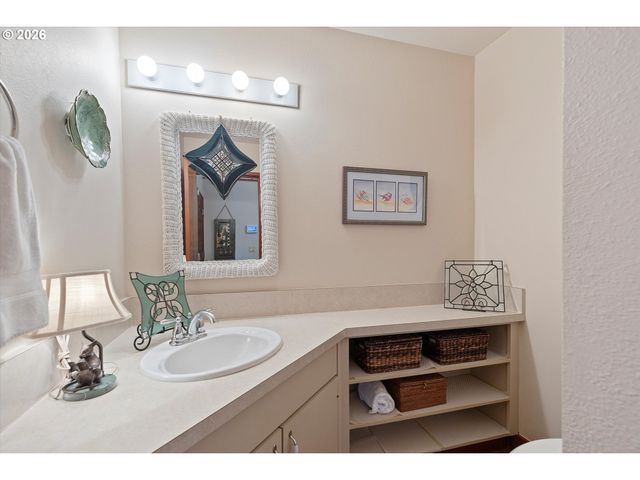 600 ISLAND Dr 15, Gleneden Beach, OR 97388