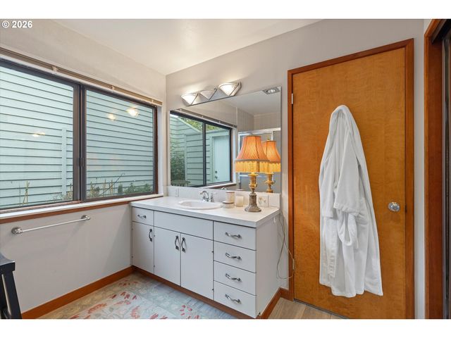 600 ISLAND Dr 15, Gleneden Beach, OR 97388