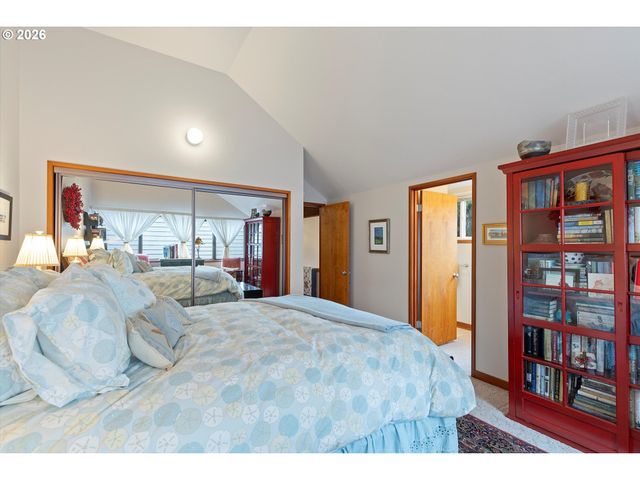 600 ISLAND Dr 15, Gleneden Beach, OR 97388