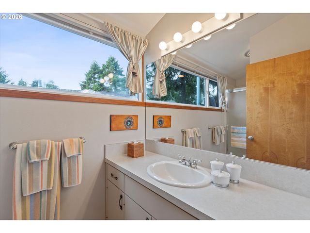 600 ISLAND Dr 15, Gleneden Beach, OR 97388