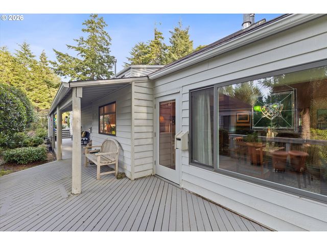 600 ISLAND Dr 15, Gleneden Beach, OR 97388