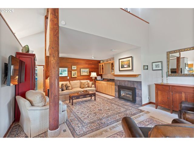 600 ISLAND Dr 15, Gleneden Beach, OR 97388