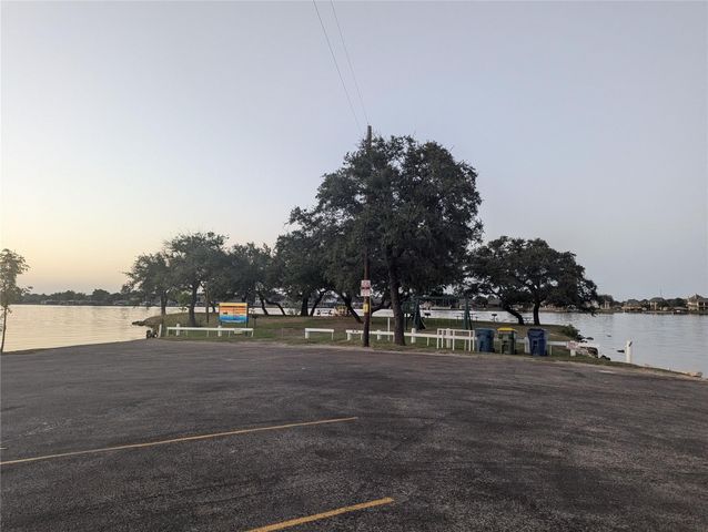 914 Indian Creek Drive, Granbury, TX 76048