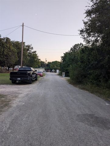 914 Indian Creek Drive, Granbury, TX 76048