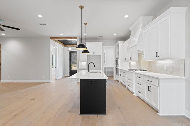 3092 Avilla Manor Trail, Alexander, AR 72002