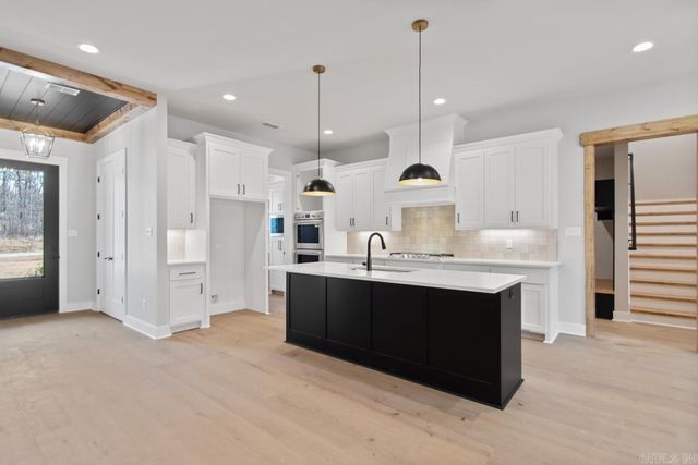 3092 Avilla Manor Trail, Alexander, AR 72002