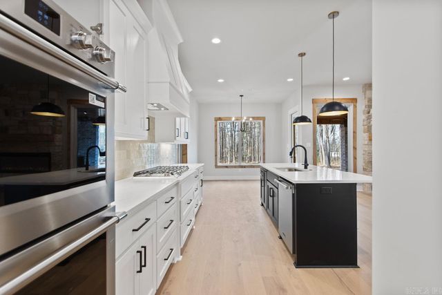 3092 Avilla Manor Trail, Alexander, AR 72002