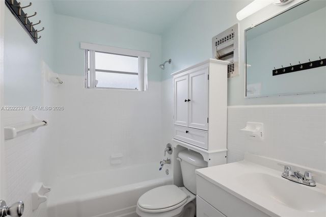 26 NW 170th St 26, North Miami Beach, FL 33169