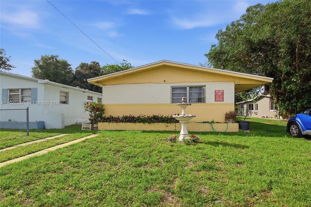 26 NW 170th St 26, North Miami Beach, FL 33169