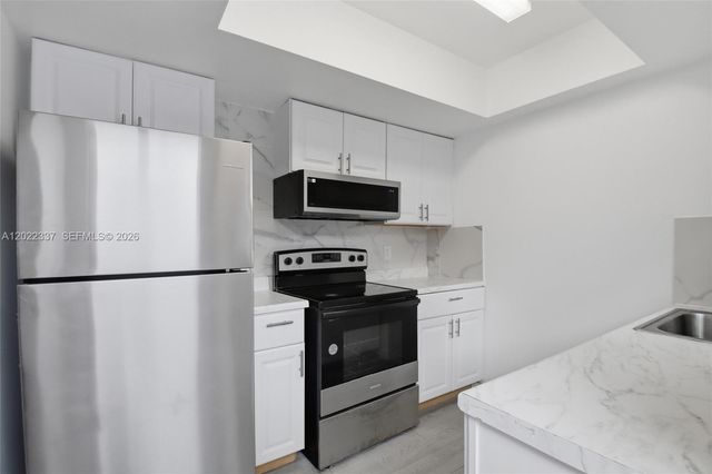 26 NW 170th St 26, North Miami Beach, FL 33169