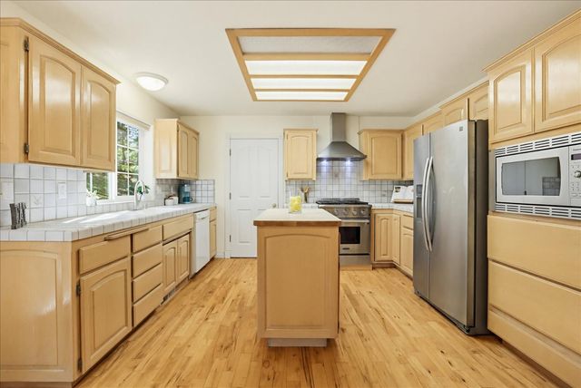 21324 Oak Ridge Dr, Grass Valley, CA 95945