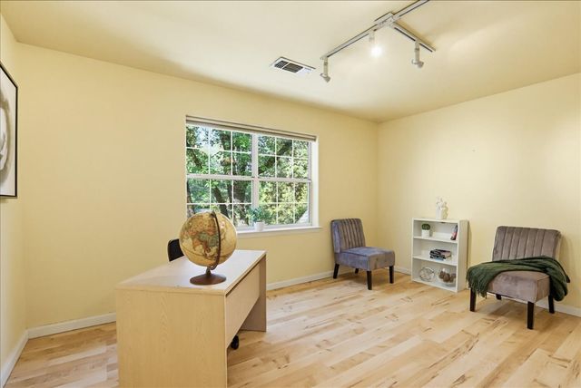 21324 Oak Ridge Dr, Grass Valley, CA 95945