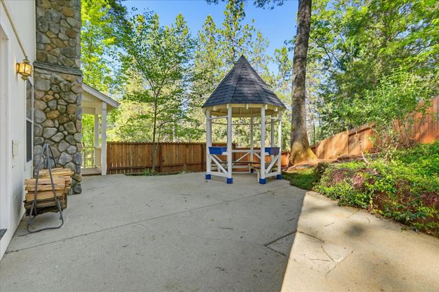 21324 Oak Ridge Dr, Grass Valley, CA 95945
