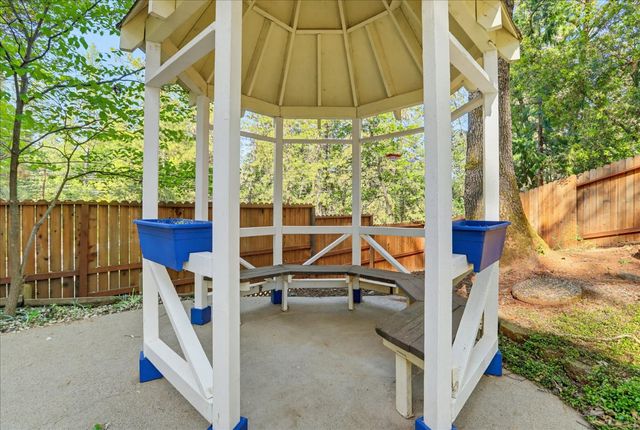 21324 Oak Ridge Dr, Grass Valley, CA 95945