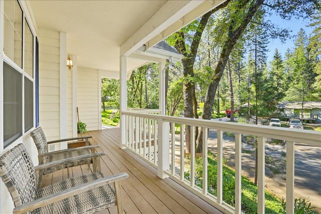 21324 Oak Ridge Dr, Grass Valley, CA 95945