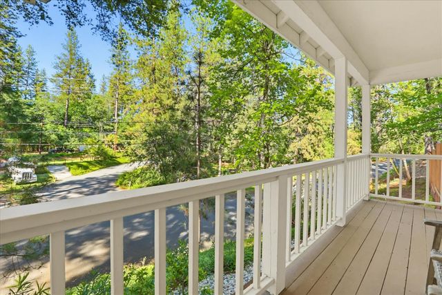 21324 Oak Ridge Dr, Grass Valley, CA 95945